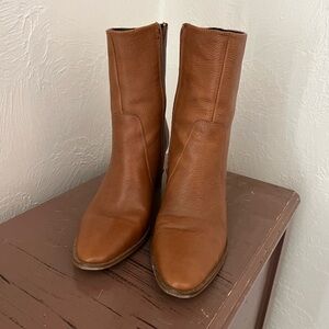 Size 8 women’s leather high ankle boot